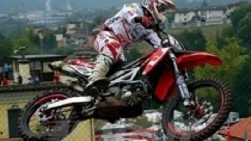 Assoluti d'Italia, Aprilia e Chiodi sul gradino pi&ugrave; alto. La prima volta per una bicilindrica
