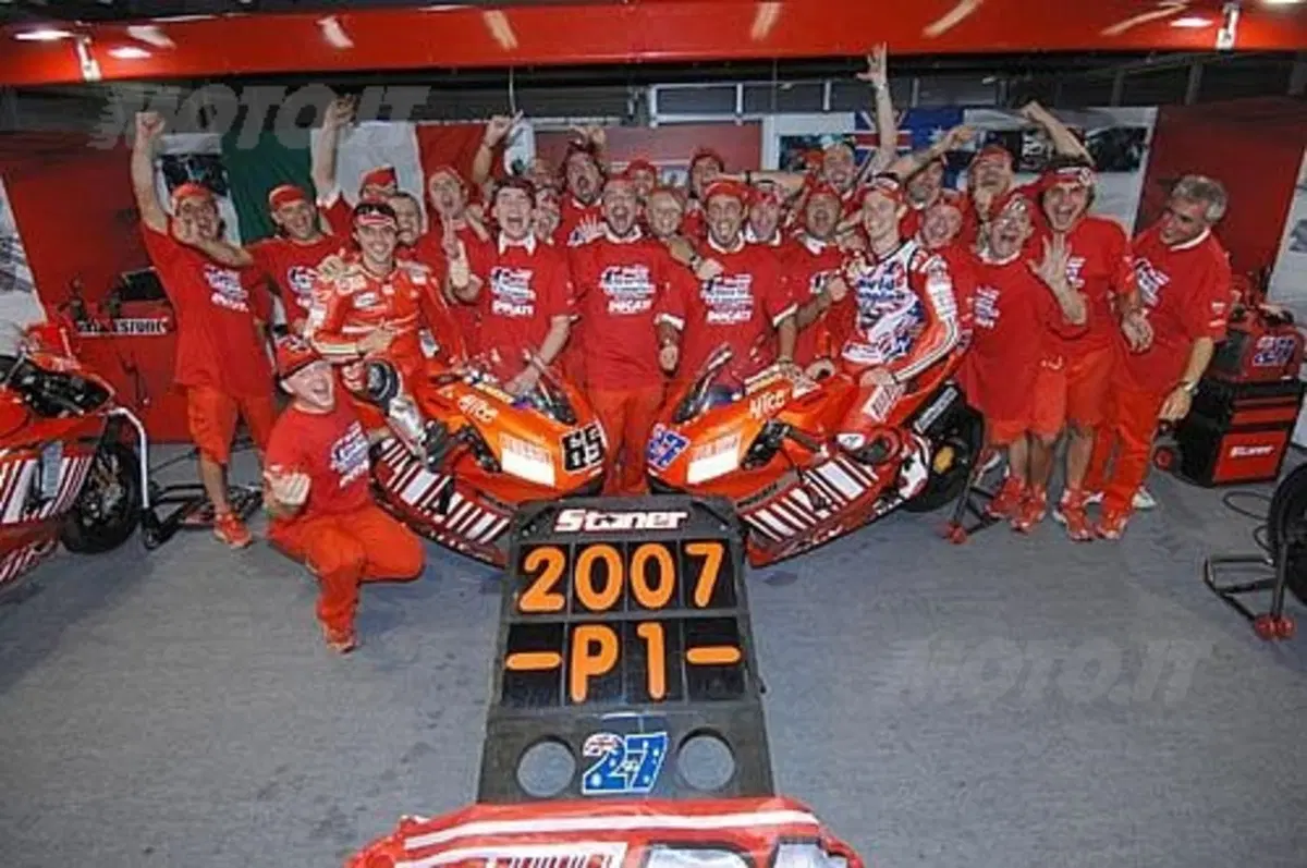 1 e 2 dicembre, Ducati invita gli appassionati in piazza a Bologna per festeggiare le vittorie in Mo (2)