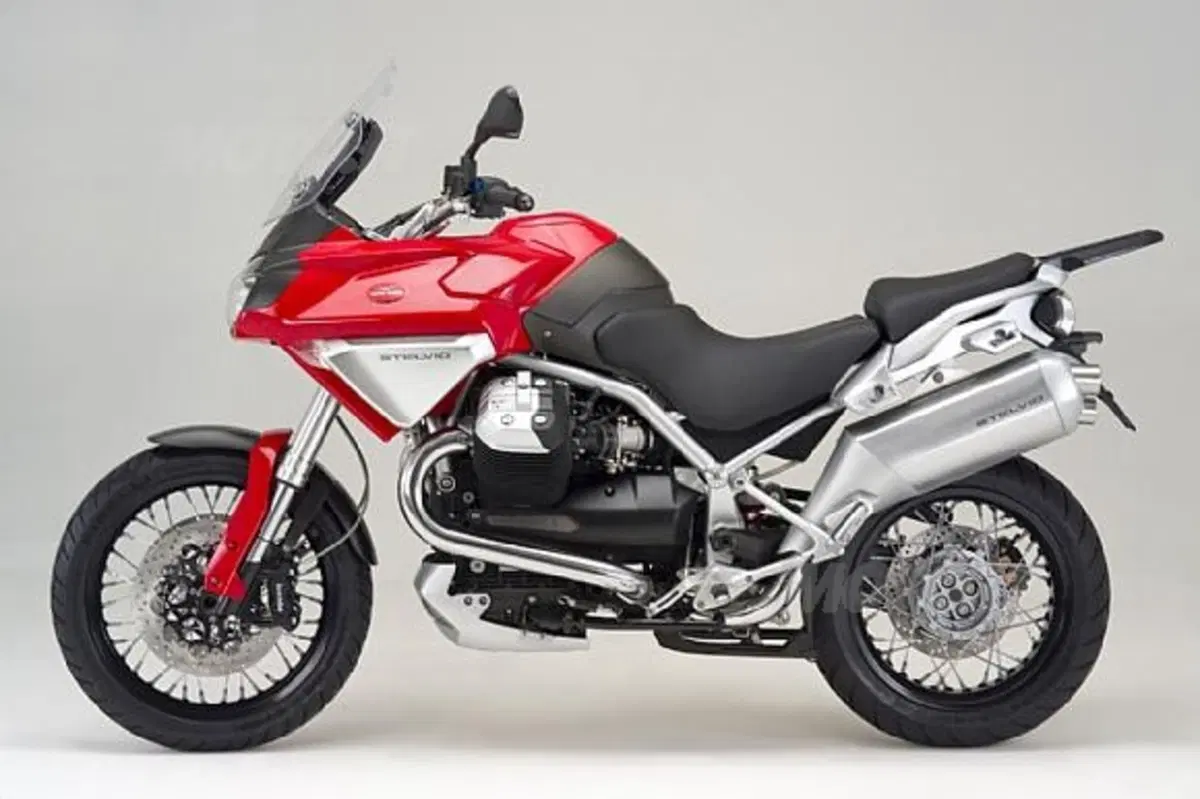 Tante le novità del Gruppo Piaggio. Aprilia presenta Dorsoduro, supermotard da 95 cv. Moto Guzzi int (2)