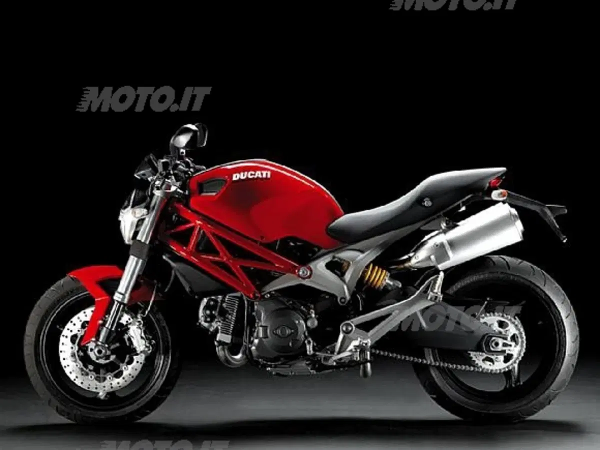 Tolti i veli al nuovo Monster. 696 la sigla, 80 cv per 163 kg i suoi numeri. Anteprima anche per 109 (2)