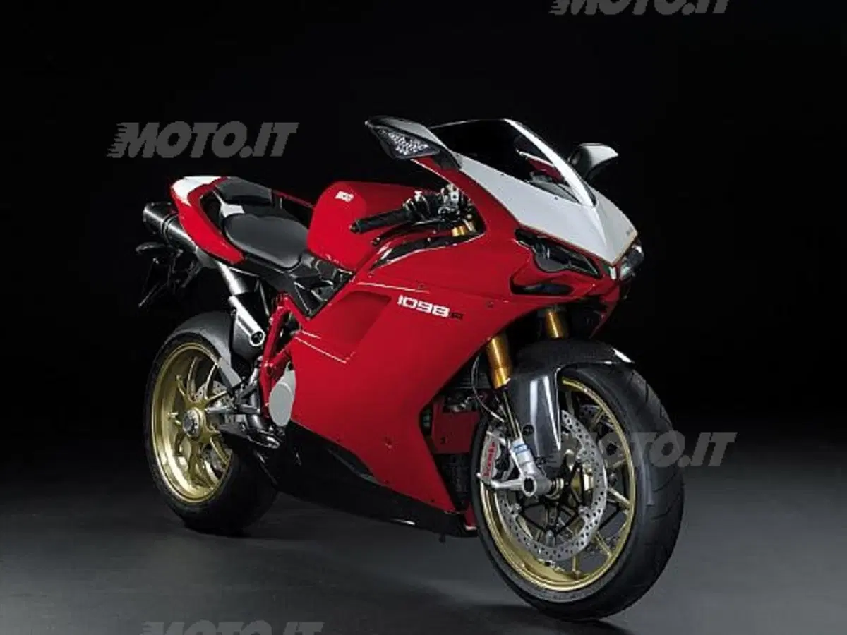 Tolti i veli al nuovo Monster. 696 la sigla, 80 cv per 163 kg i suoi numeri. Anteprima anche per 109 (6)