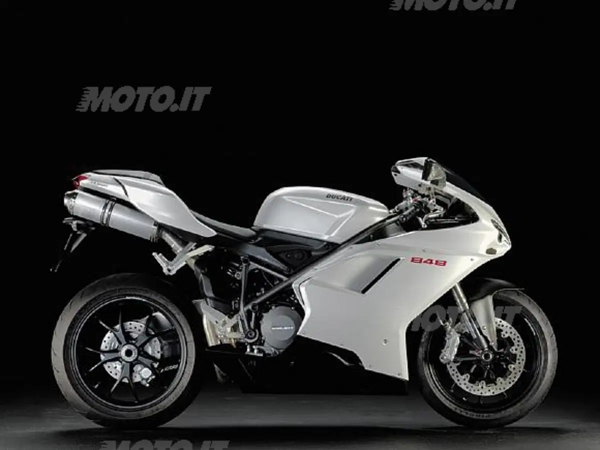 Tolti i veli al nuovo Monster. 696 la sigla, 80 cv per 163 kg i suoi numeri. Anteprima anche per 109 (8)