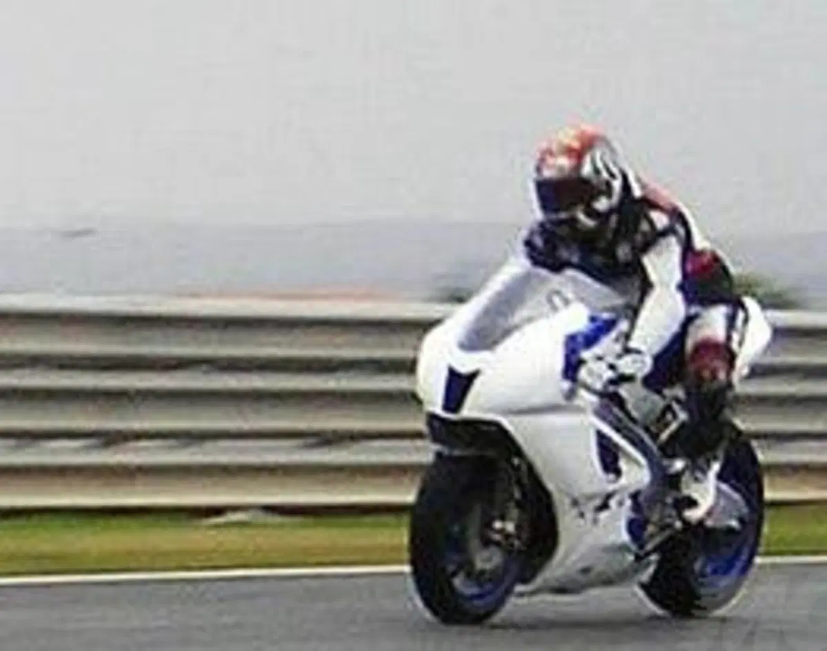 A Jerez Alex Hoffman collauda la nuova  RSV4, futura Superbike di Noale (2)