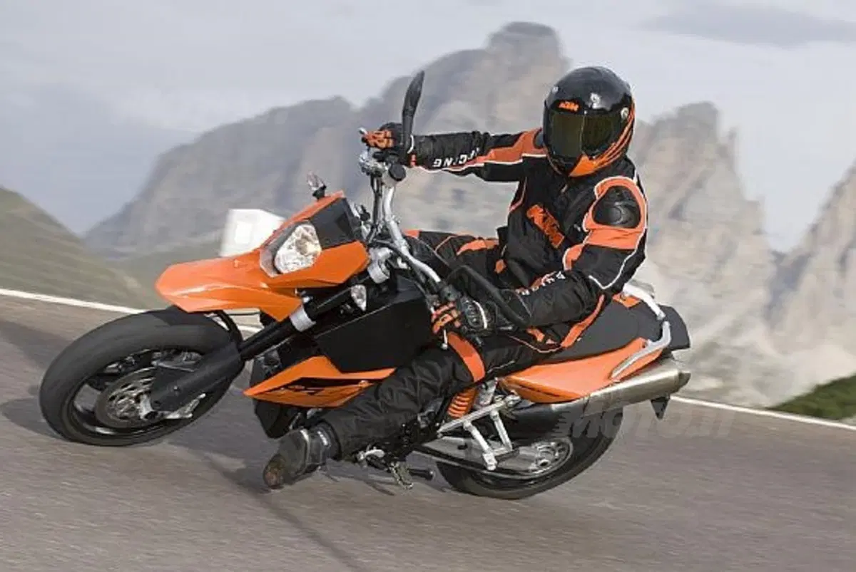 Supermoto 990 (3)