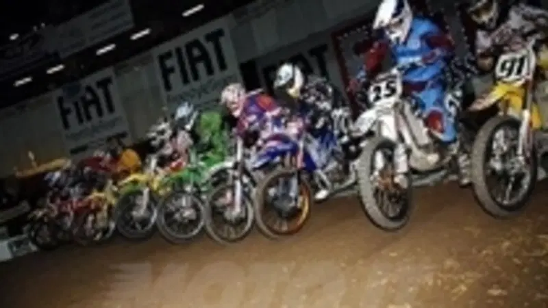 Cairoli domina l'indoor di Genova. Scott Murray porta il double backflip in Europa. Guarda il VIDEO