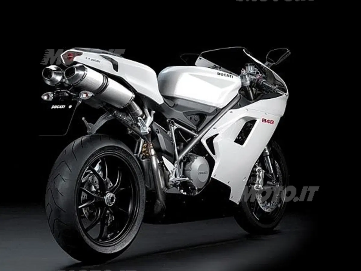 848, prestazioni da Superbike (4)