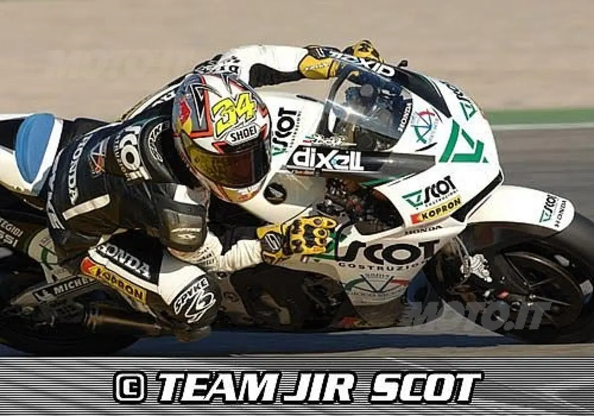Test pre-mondiale di Jerez. Casey Stoner cade e si infortuna al legamento della spalla (5)