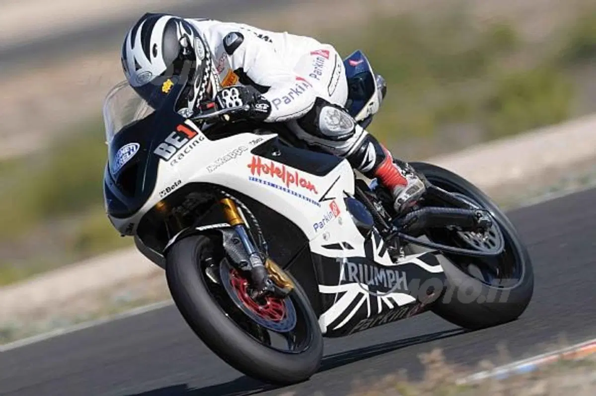 Triumph, con il team Italia BE1 Racing (2)