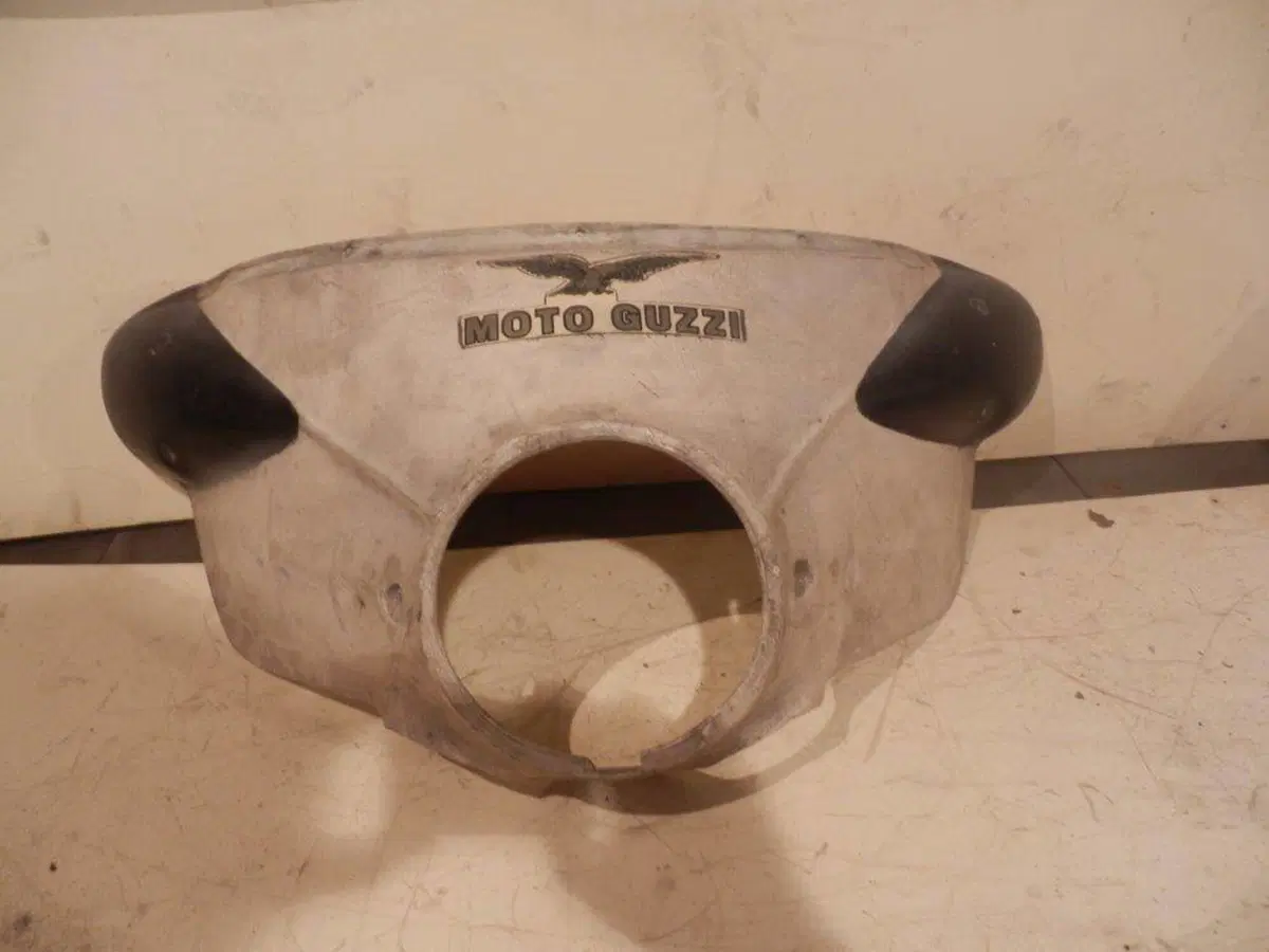 Carena anteriore cupolino Moto Guzzi V7 - VV (2)