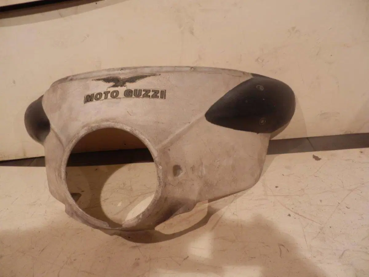 Carena anteriore cupolino Moto Guzzi V7 - VV (3)