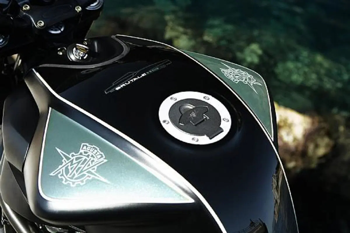 Solo 118 esemplari per l'esclusiva Brutale 910R Wally (3)