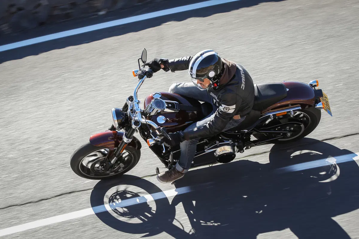 Harley-Davidson Sport Glide Test. Che moto, ragazzi! Ecco la cruiser sportiva... (3)