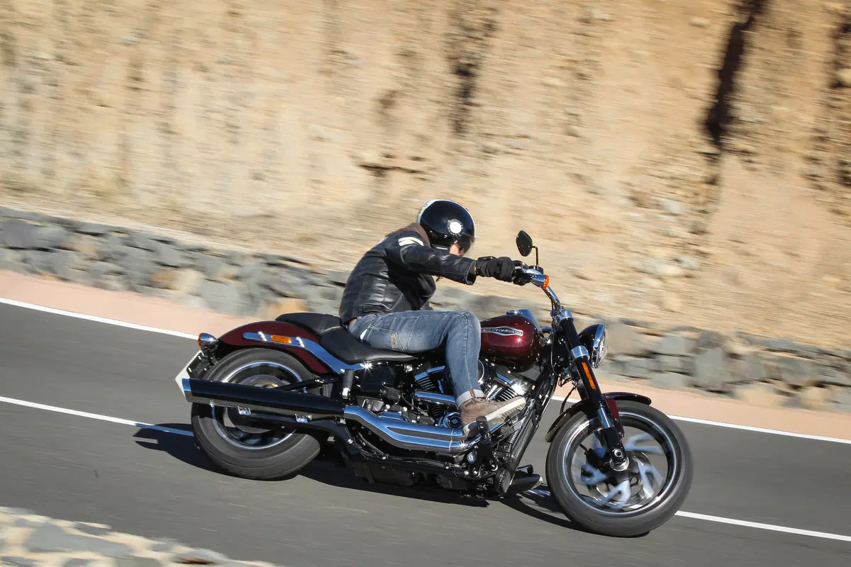 Harley-Davidson Sport Glide Test. Che moto, ragazzi! Ecco la cruiser sportiva... (6)