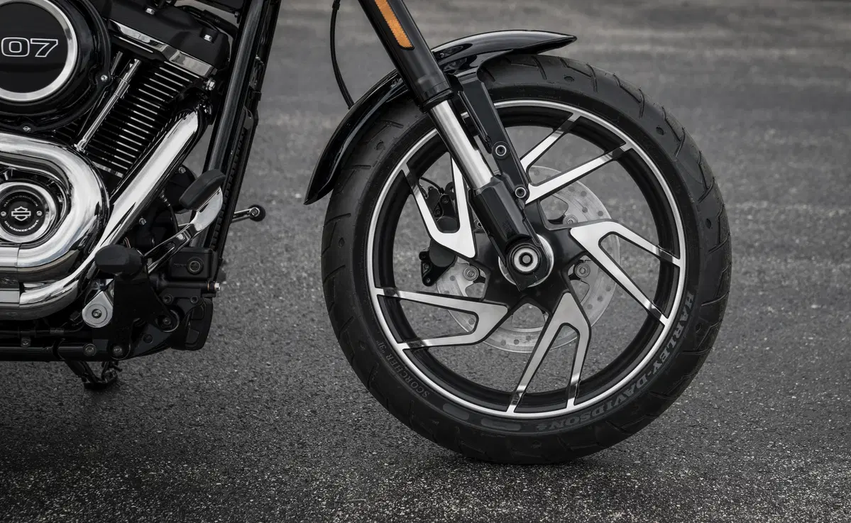 Harley-Davidson Sport Glide Test. Che moto, ragazzi! Ecco la cruiser sportiva... (13)