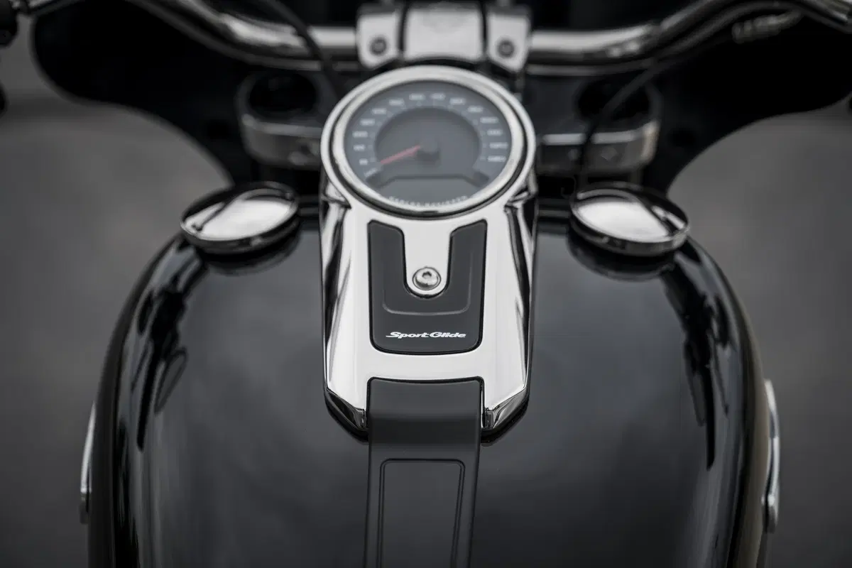 Harley-Davidson Sport Glide Test. Che moto, ragazzi! Ecco la cruiser sportiva... (14)