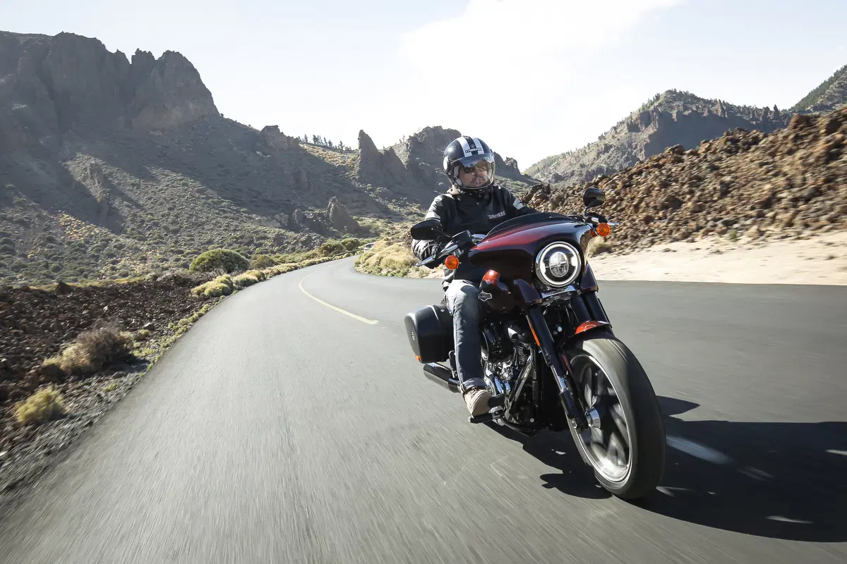 Harley-Davidson Sport Glide Test. Che moto, ragazzi! Ecco la cruiser sportiva... (9)