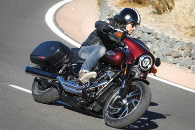Harley-Davidson Sport Glide. La cruiser pi&ugrave; sportiva