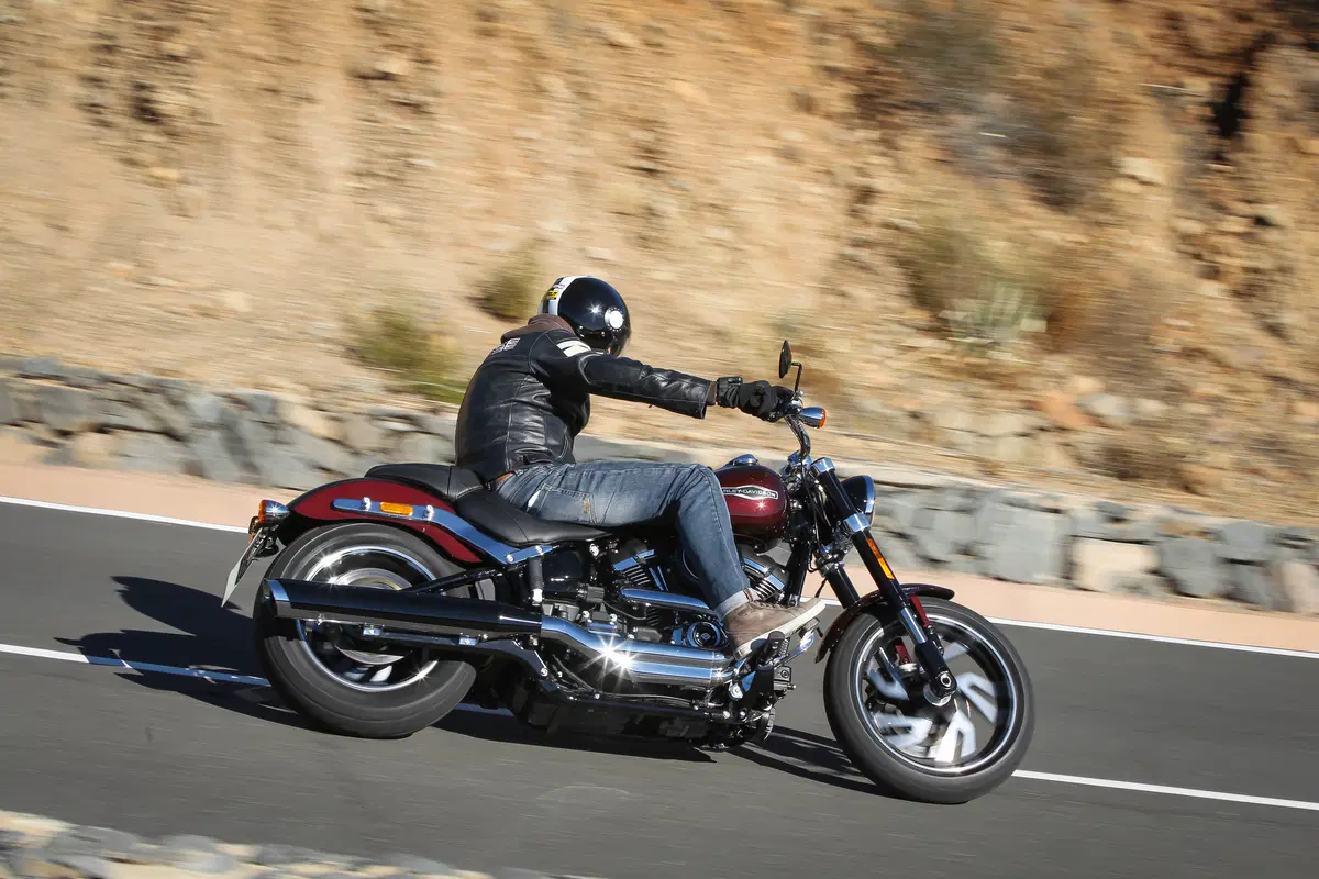 Harley-Davidson Sport Glide Test. Che moto, ragazzi! Ecco la cruiser sportiva... (4)