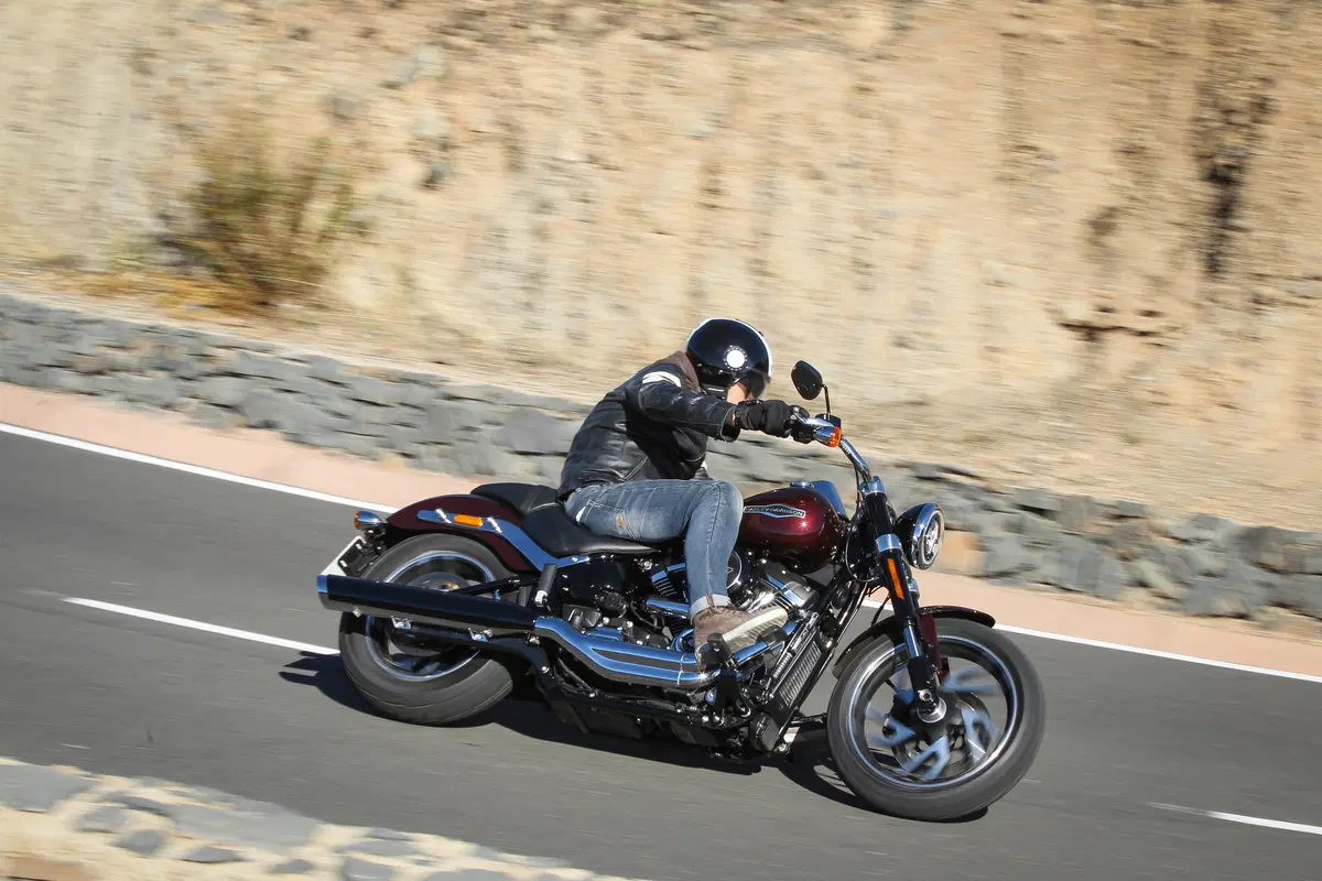 Harley-Davidson Sport Glide Test. Che moto, ragazzi! Ecco la cruiser sportiva... (6)