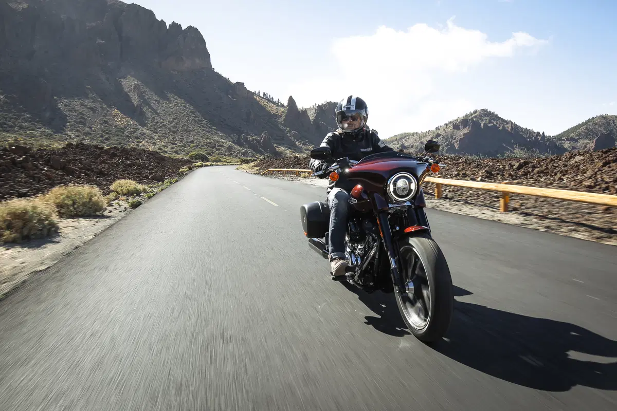 Harley-Davidson Sport Glide Test. Che moto, ragazzi! Ecco la cruiser sportiva... (11)