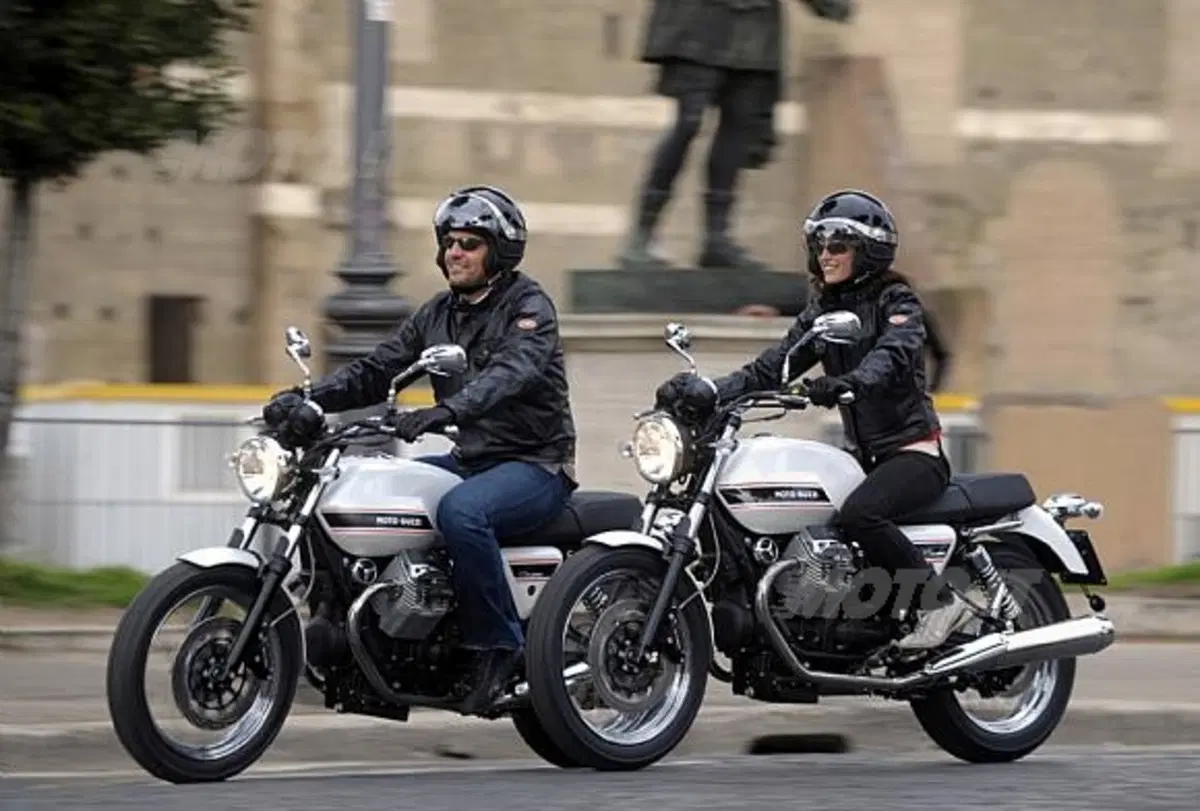 Moto Guzzi V7 Classic (2)