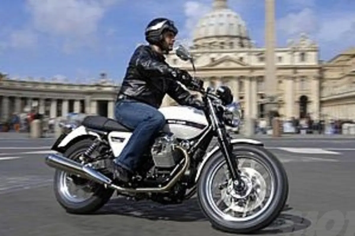 Moto Guzzi V7 Classic (3)