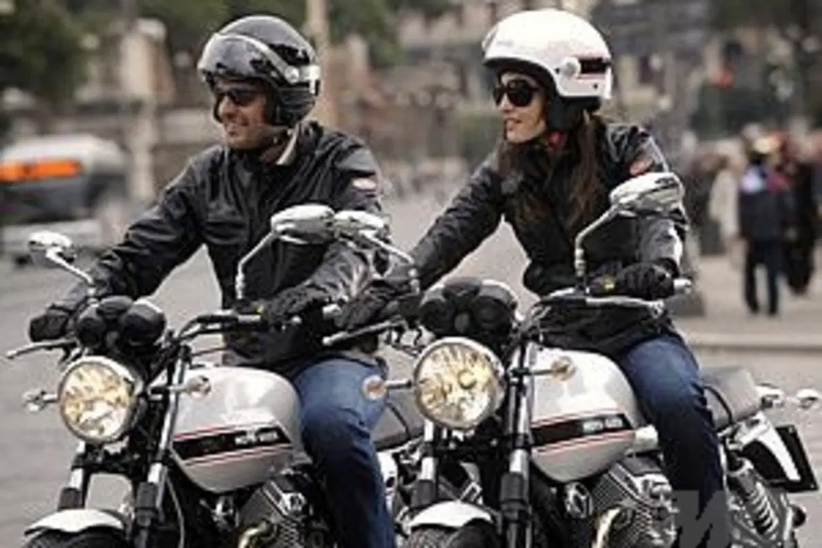 Moto Guzzi V7 Classic (4)