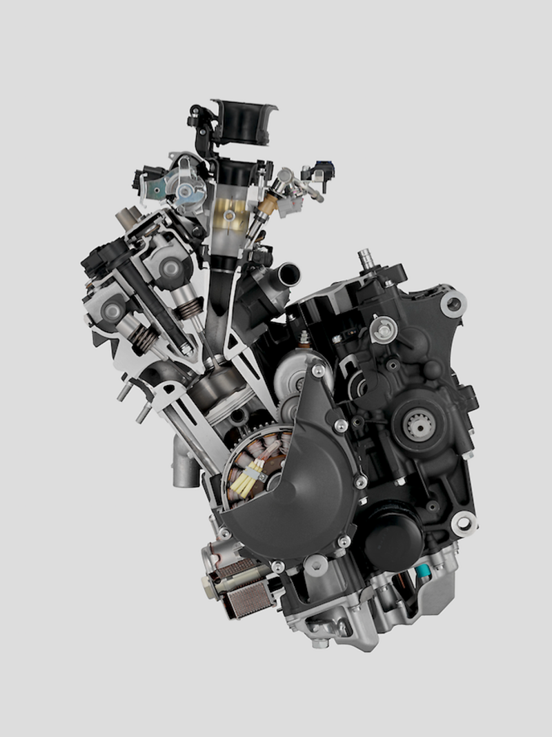 I moderni quadricilindrici sportivi di 600 cm3, autentici concentrati di tecnologia, erogano oltre 120 cavalli. La loro potenza specifica &egrave; dell&rsquo;ordine di 205 &ndash; 215 CV/litro