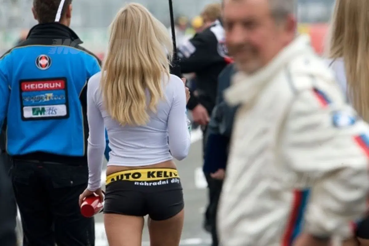 Le più belle ragazze viste sulla pista di Le Mans (10)