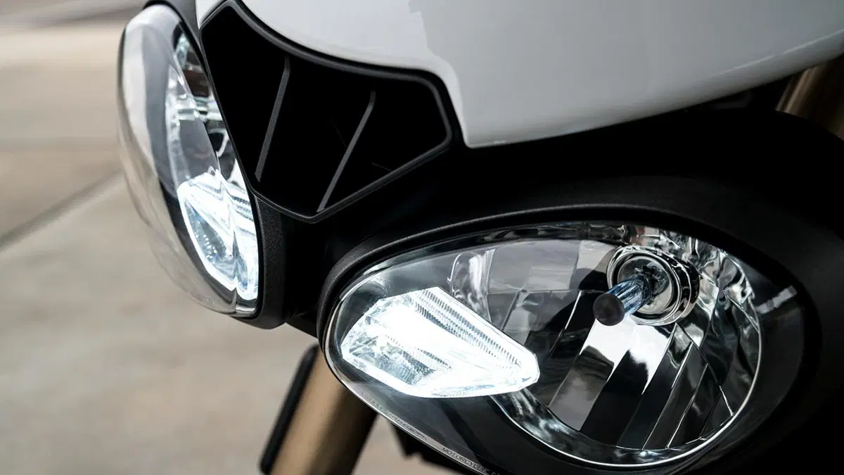Le nuove Triumph Speed Triple R e RS 2018 (6)