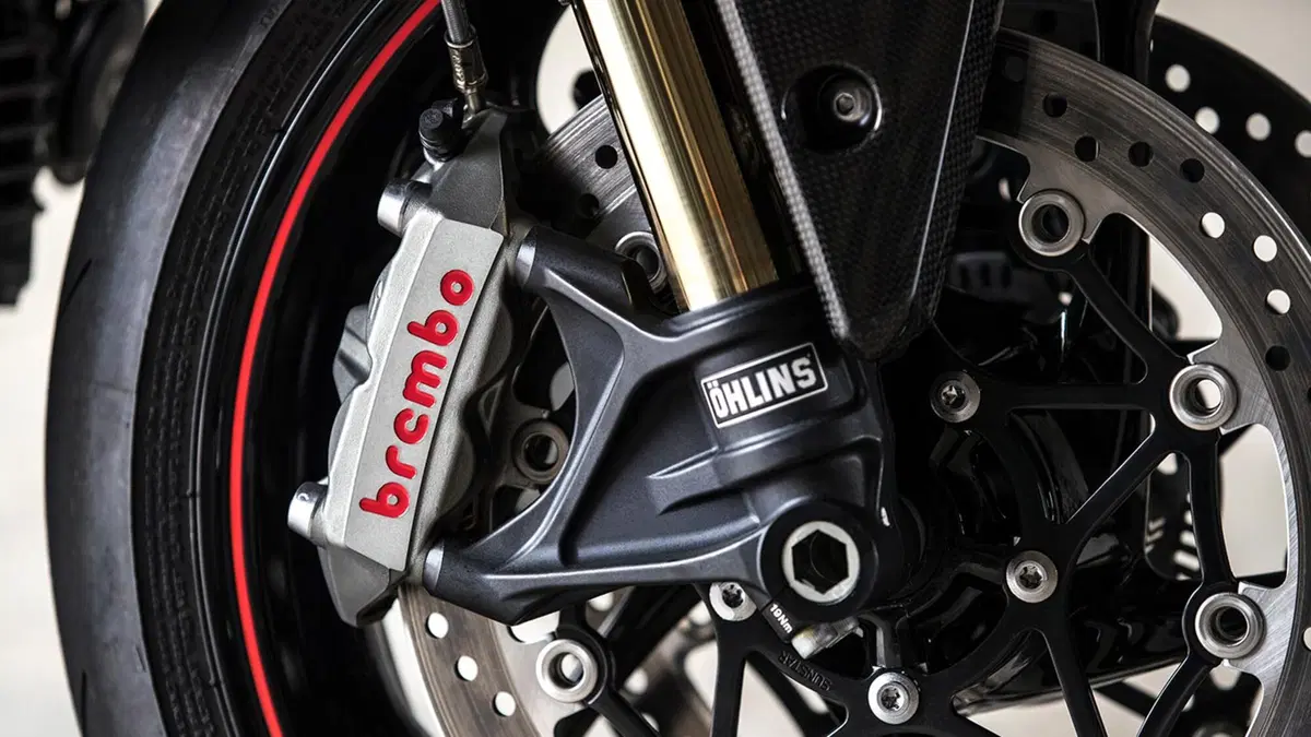 Le nuove Triumph Speed Triple R e RS 2018 (11)