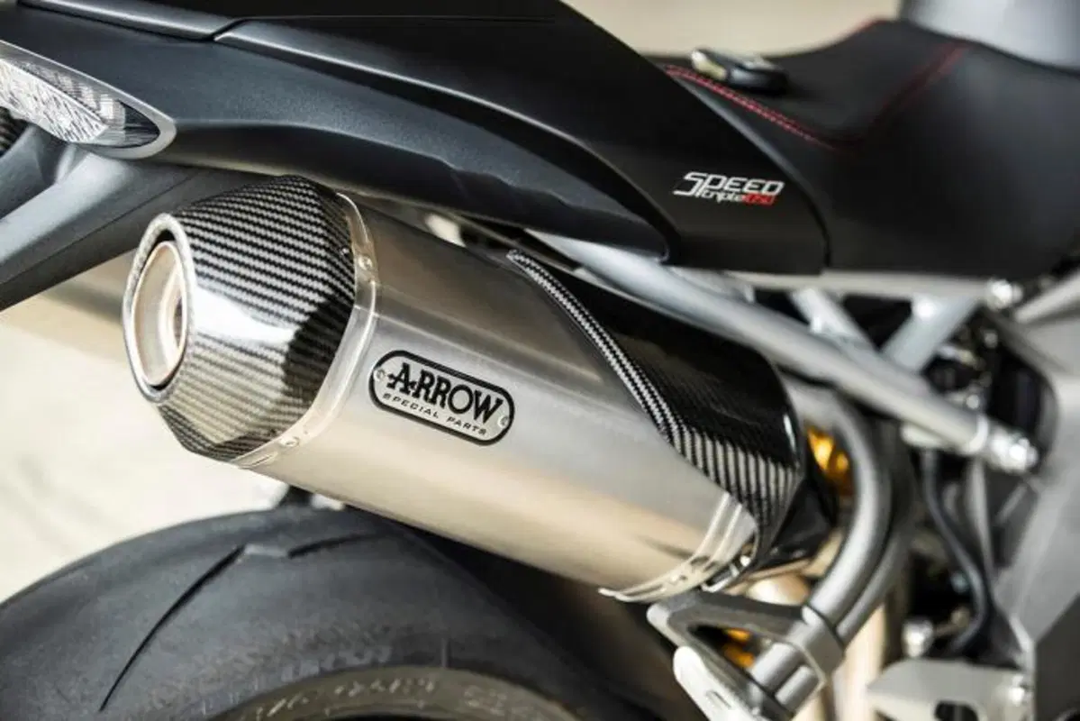 Le nuove Triumph Speed Triple R e RS 2018 (13)
