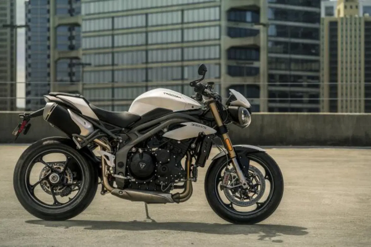 Le nuove Triumph Speed Triple R e RS 2018