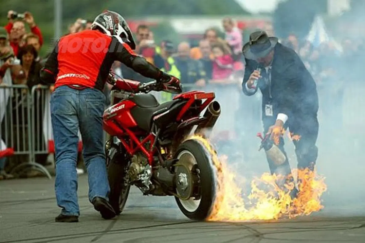 20.000 Ducatisti sul Nurburgring (2)