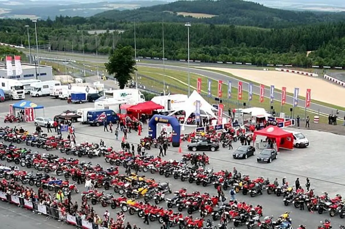 20.000 Ducatisti sul Nurburgring (3)
