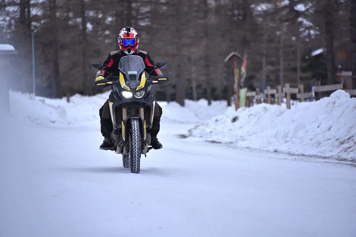 Honda Africa Twin CRF 1000 L DCT e Anlas Winter Grip Plus (10)