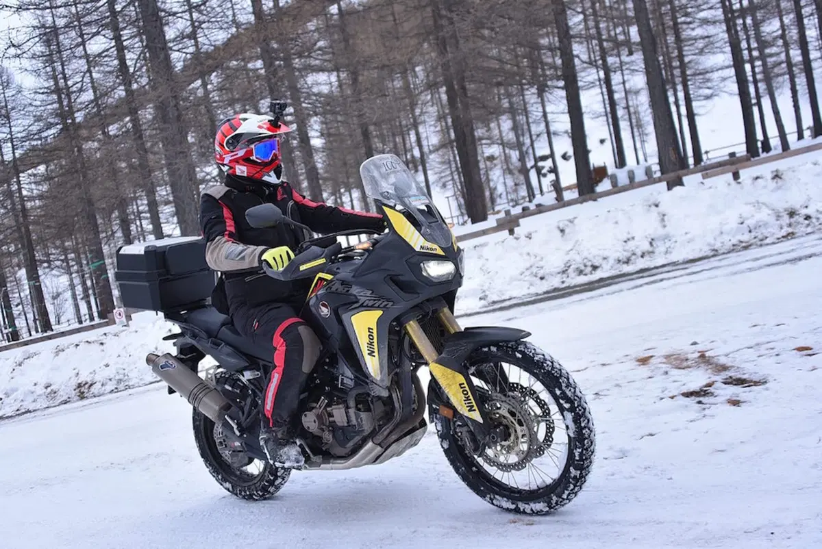 Honda Africa Twin CRF 1000 L DCT e Anlas Winter Grip Plus (11)