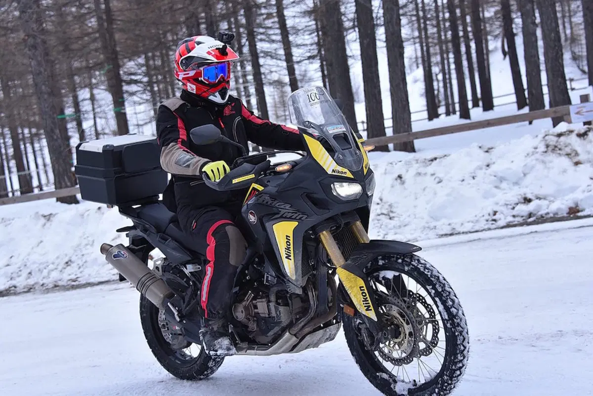Honda Africa Twin CRF 1000 L DCT e Anlas Winter Grip Plus (13)