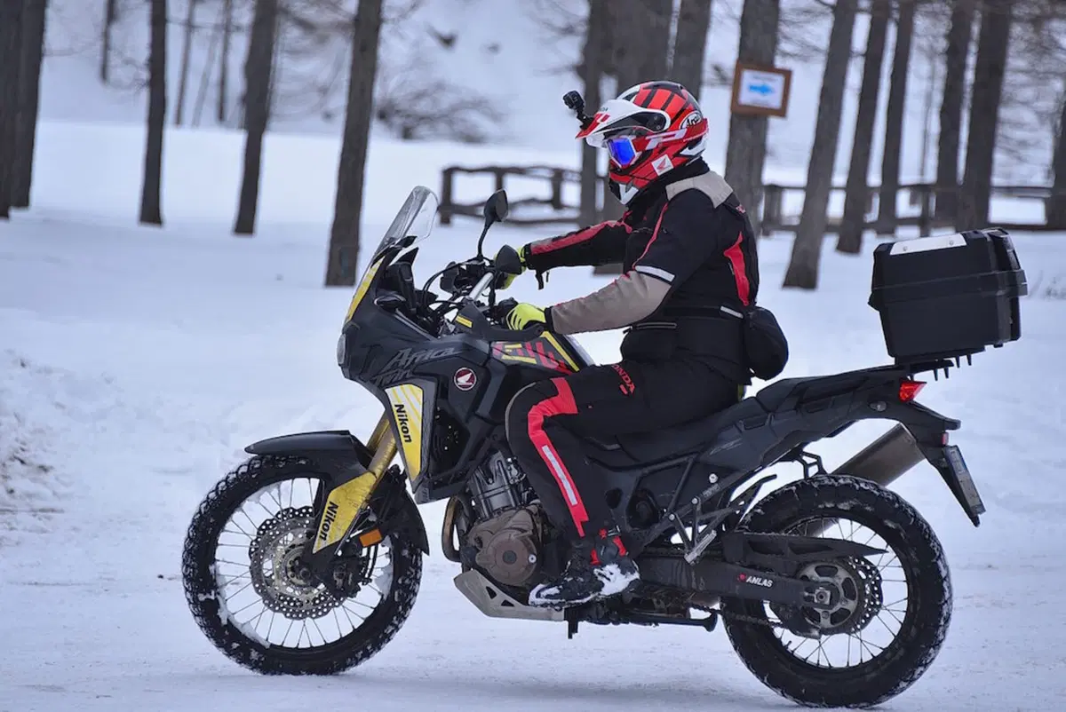 Honda Africa Twin CRF 1000 L DCT e Anlas Winter Grip Plus (14)