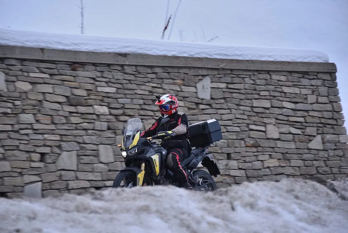 Honda Africa Twin CRF 1000 L DCT e Anlas Winter Grip Plus (25)