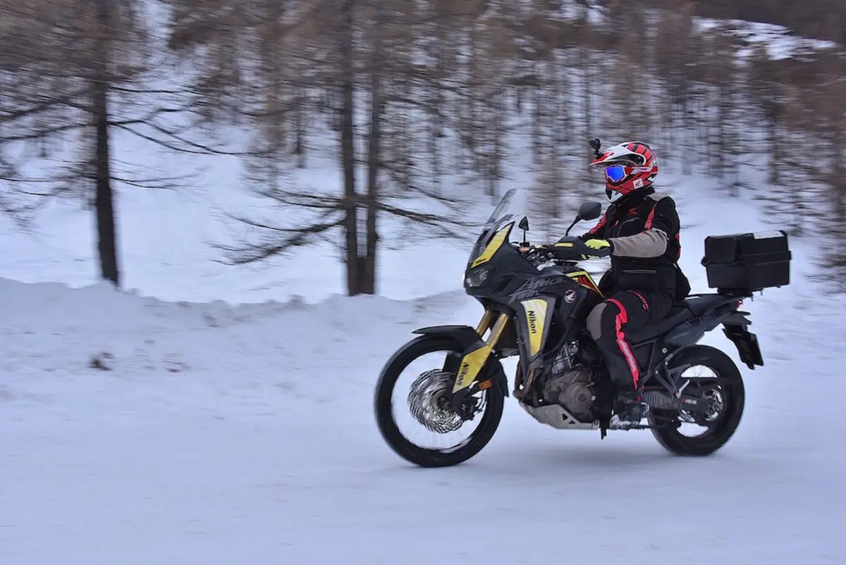 Honda Africa Twin CRF 1000 L DCT e Anlas Winter Grip Plus (37)
