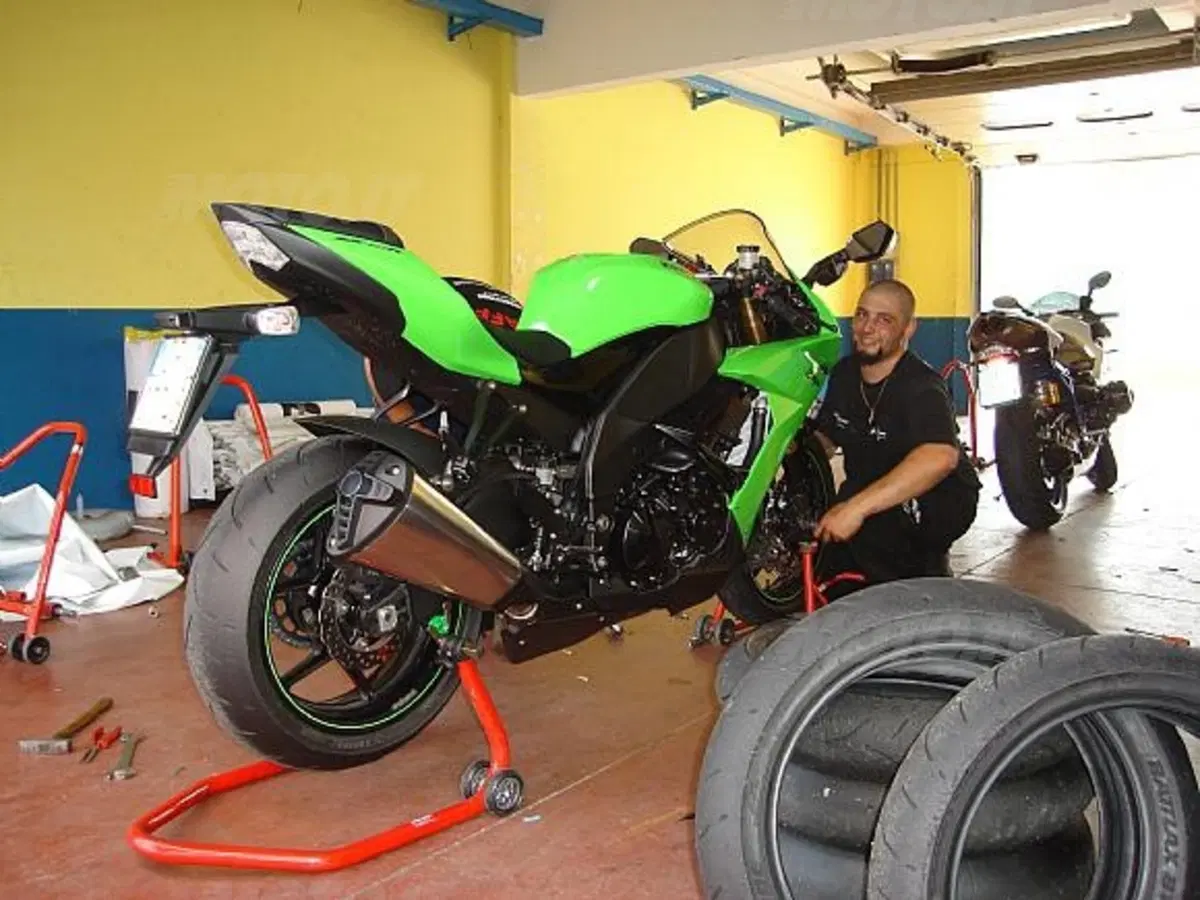 Bridgestone porta i suoi clienti sulla pista di Vallelunga (2)