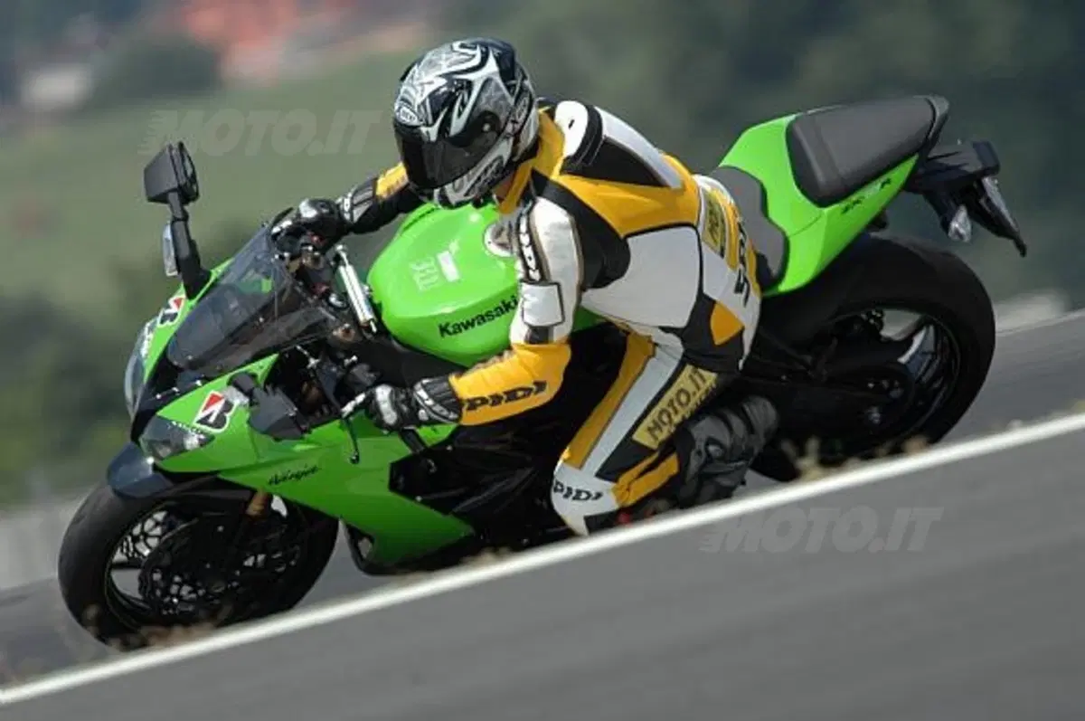 Bridgestone porta i suoi clienti sulla pista di Vallelunga (4)