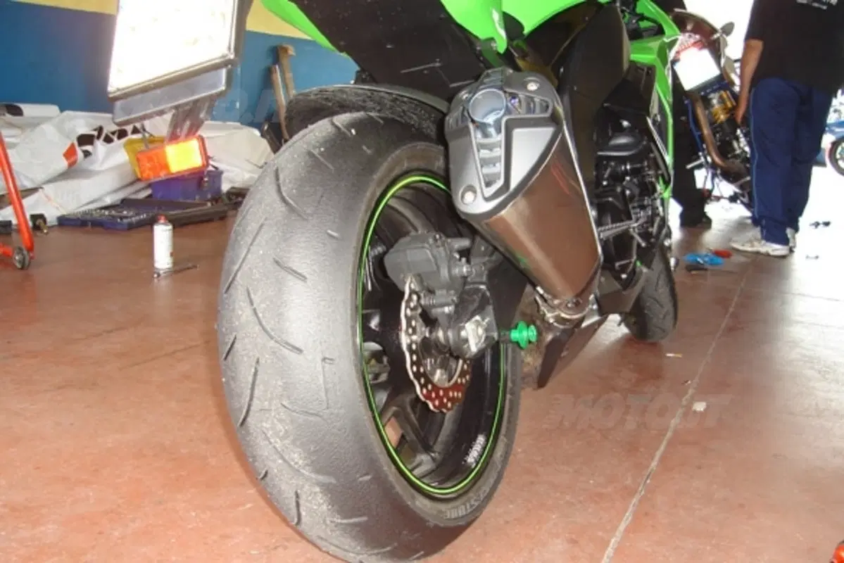 Bridgestone porta i suoi clienti sulla pista di Vallelunga (6)