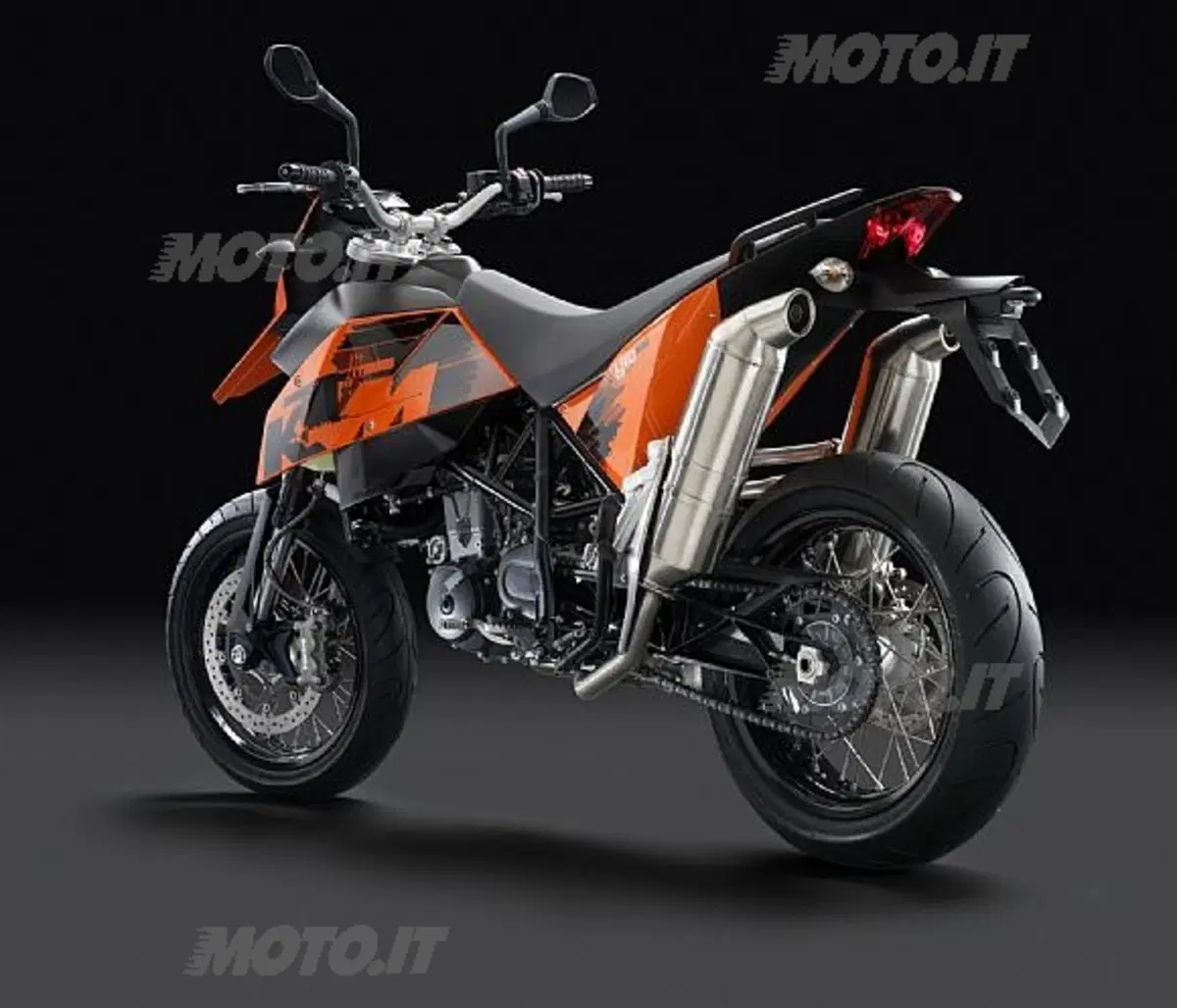 Fino al 31 ottobre KTM offre 690 SM/SM R con immatricolazione e tagliandi fino a 5.000 km inclusi (3)