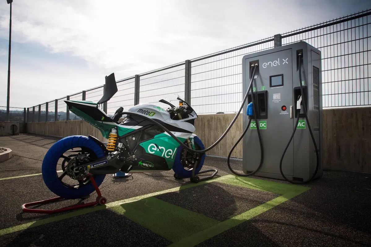 Fim Enel Moto-e World Cup: dal 2019 un Mondiale a zero emissioni (6)