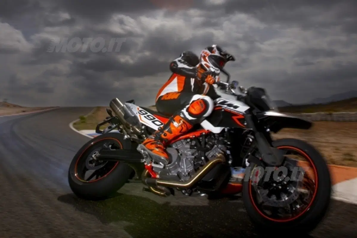 Un'altra gustosa anteprima 2009 da KTM. All'EICMA vedremo 990 Supermoto R (5)