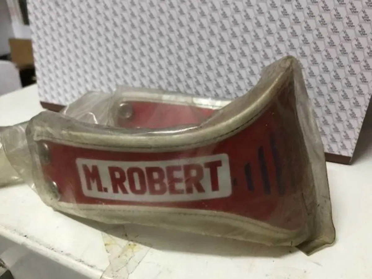 Mascherina M. Robert Mrobert