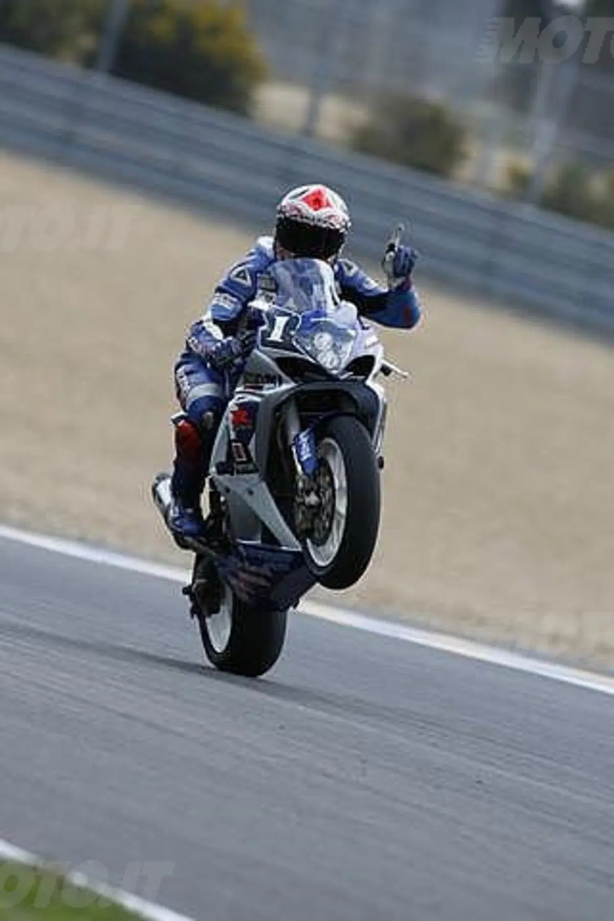 Il Team Suzuki Endurance Racing Team vince il mondiale con la GSX-R1000 K8 (3)