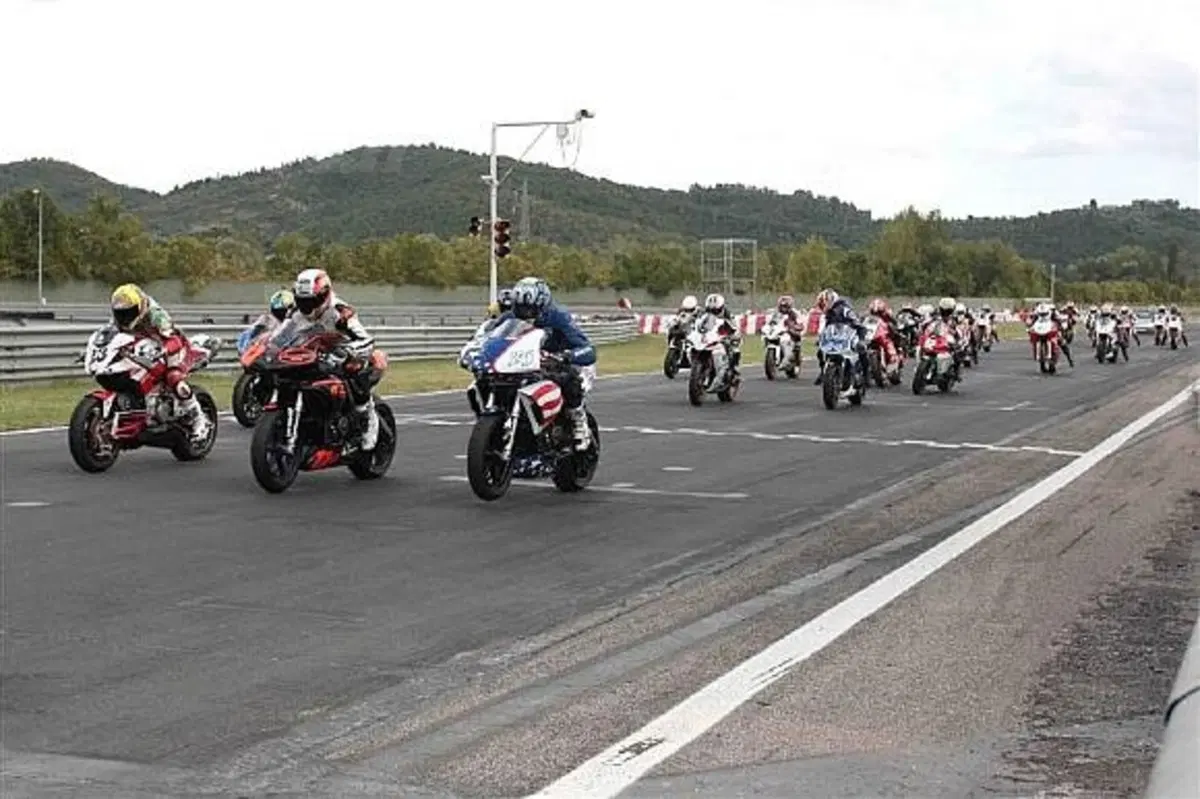 A Magione trionfano le Buell (3)
